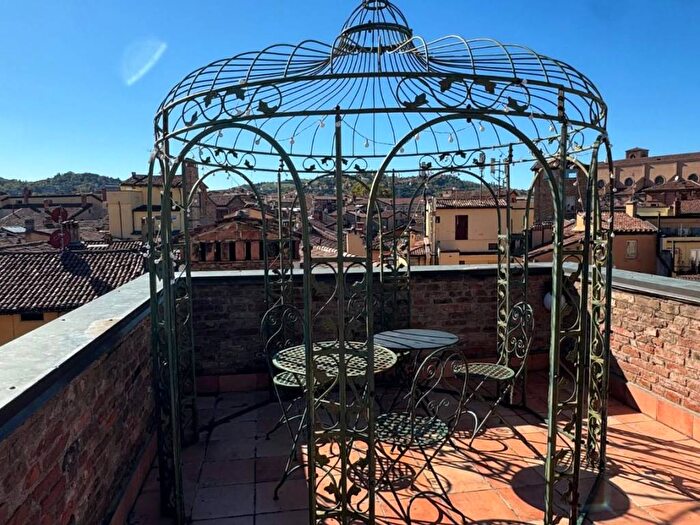 Appartamento quadrilocale in affitto in Via dal Luzzo, Centro Storico, Bologna