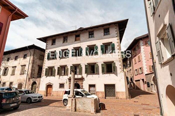 Appartamento con 6 locali in vendita in Via Giovan Battista Lampi, Cles