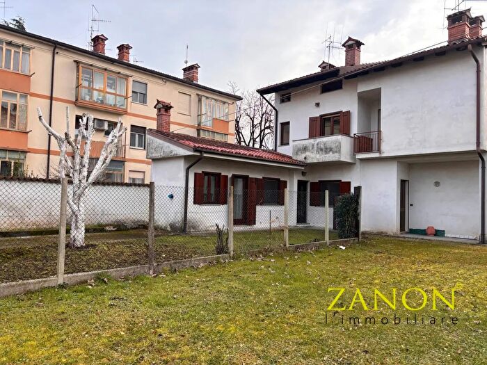 Casa con 6 locali in vendita in Via Udine, Gorizia