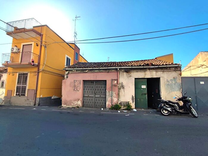 Casa trilocale in vendita in Via Palermo, Catania