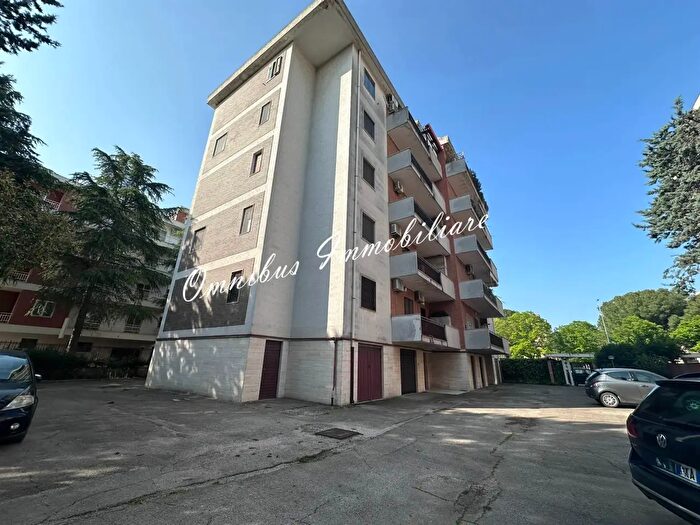 Appartamento quadrilocale in vendita in Via Martiri di Via Fani, Foggia