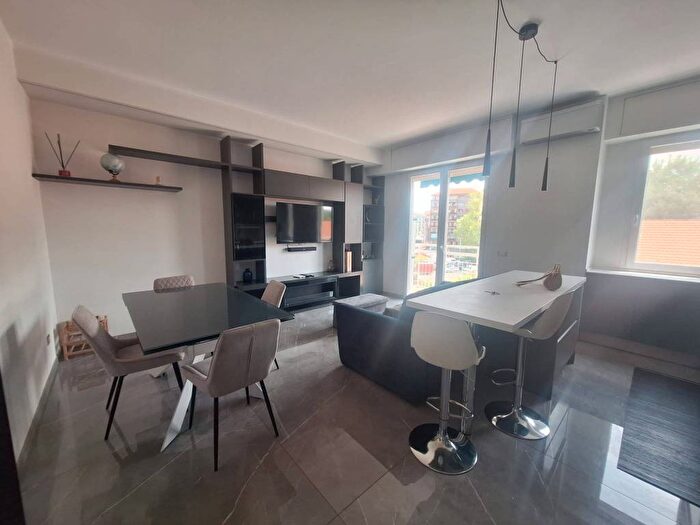 Appartamento bilocale in affitto in Via Polesine, Corvetto, Milano