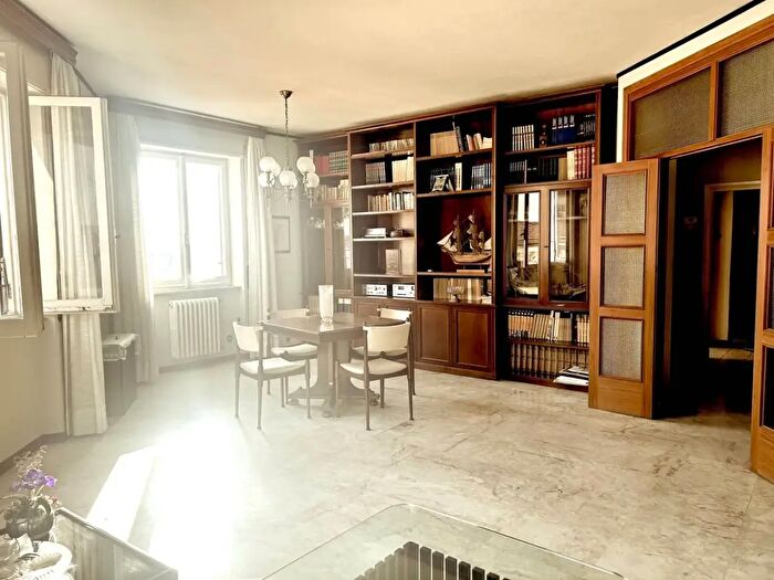 Appartamento con 5 locali in vendita in Via Roma, Terracina