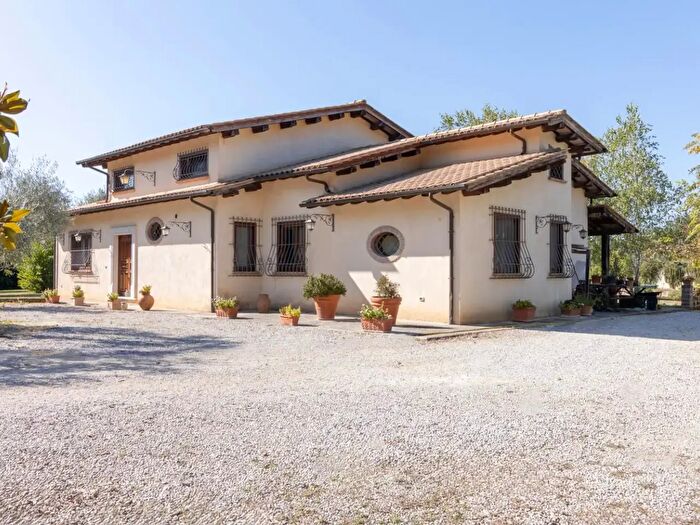 Casa con 9 locali in vendita in Via Santa Lucia, Poggio Mirteto