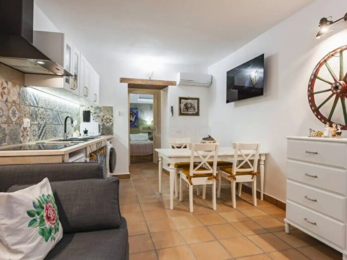 Appartamento trilocale in vendita in Via Salomone, Siracusa