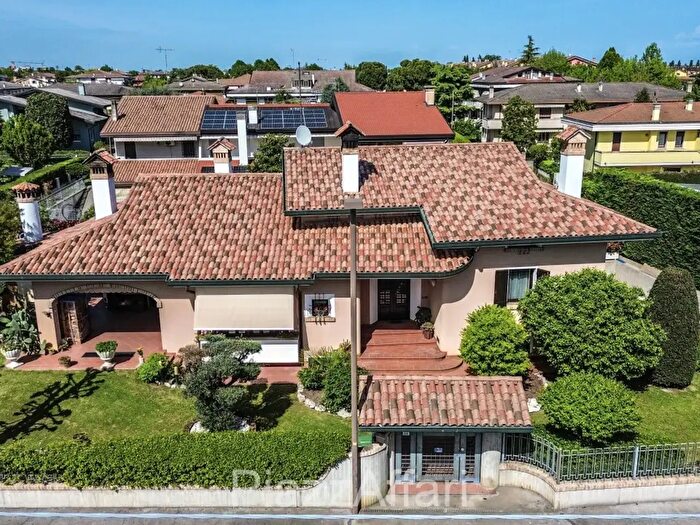 Casa con 6 locali in vendita in Via Donizzetti, Piove Di Sacco