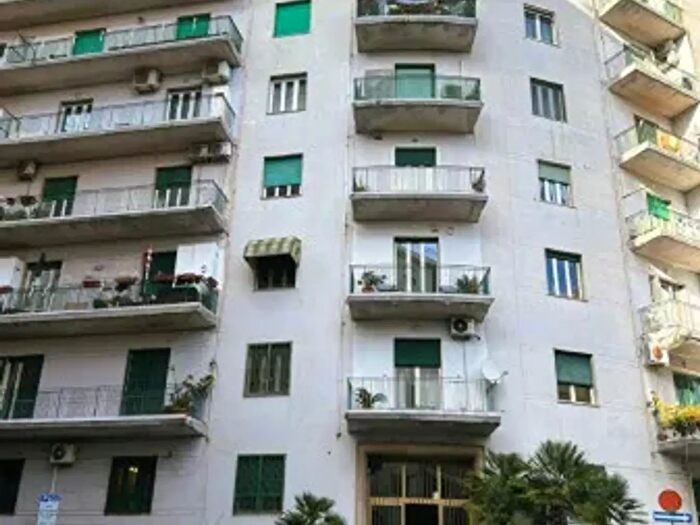 Appartamento trilocale in vendita in Via Renato Gomez dAyala, Napoli