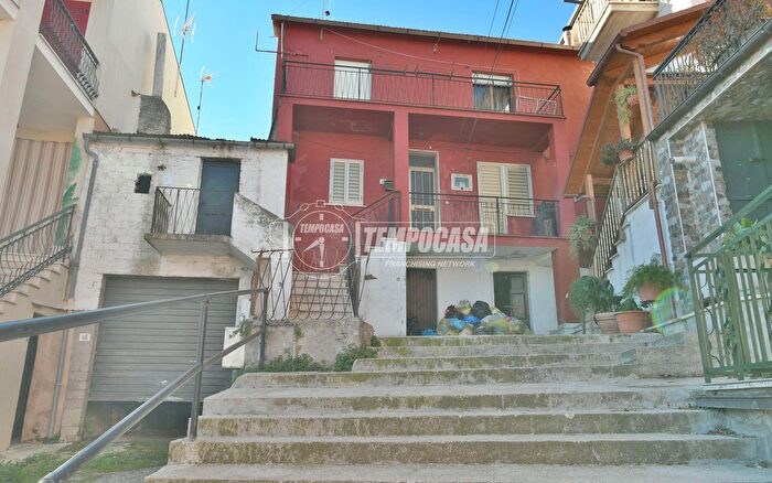 Appartamento con 5 locali in vendita in Frazione di Cornacchiano, Civitella Del Tronto