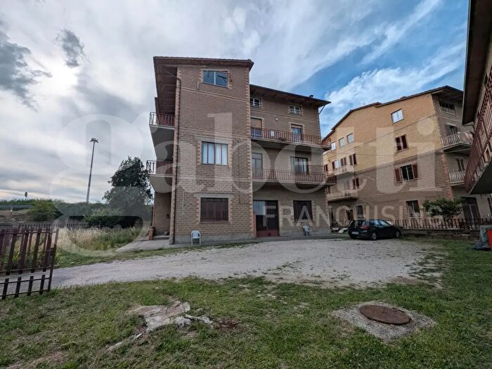 Casa con 10 locali in vendita in Via GMatteotti, Deruta