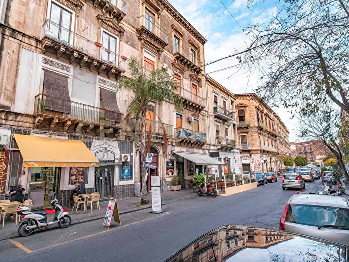 Appartamento trilocale in vendita in Via Plebiscito, Catania