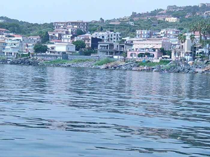 Casa bilocale in vendita in Via Lungomare Galatea, Aci Trezza, Aci Castello