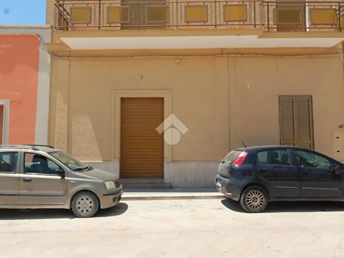 Appartamento trilocale in vendita in Piazza Regina Margherita, Brindisi