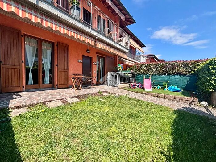 Appartamento trilocale in vendita in Via Fratelli Galliari, Brignano Gera DAdda