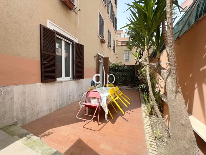 Appartamento trilocale in vendita in Via Raffaele Balestra, Roma