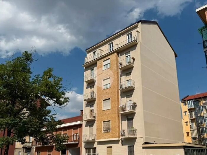 Appartamento trilocale in vendita in Via Isonzo, Torino