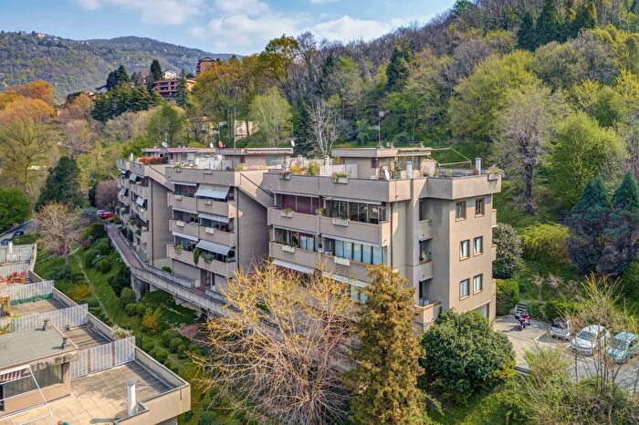 Appartamento con 5 locali in vendita in Via Vodice, Como