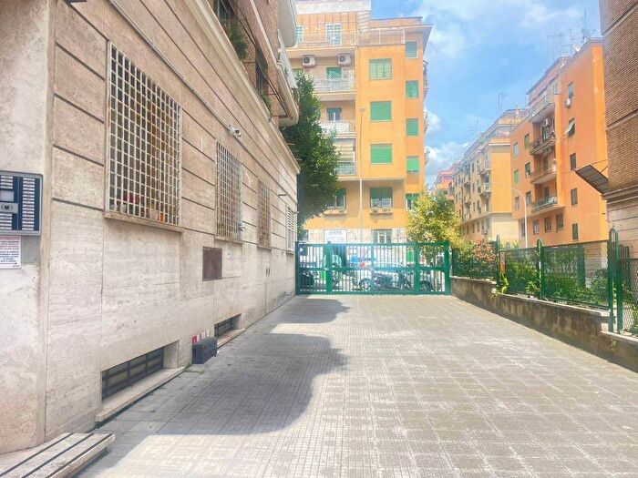 Appartamento bilocale in affitto in Via Lorenzo il Magnifico, Bologna, Roma