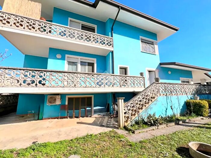 Casa con 10 locali in vendita in Via Giovanni Batta Candotti, Sedegliano