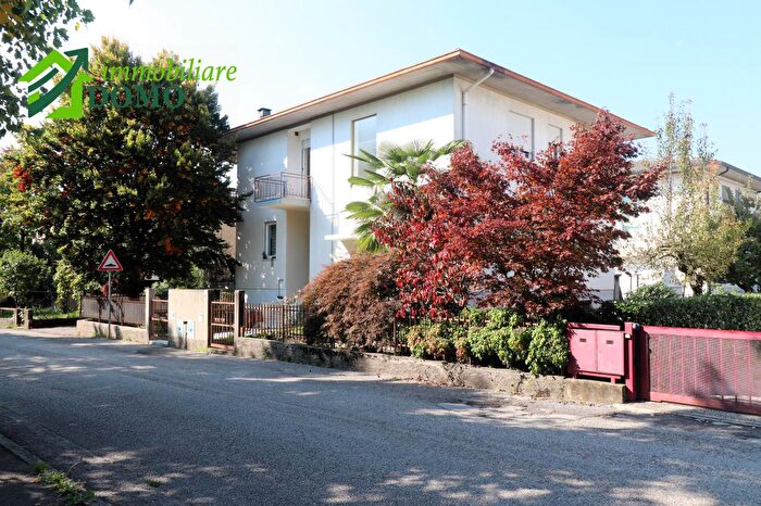 Appartamento quadrilocale in affitto in Via Borgosesia, Schio