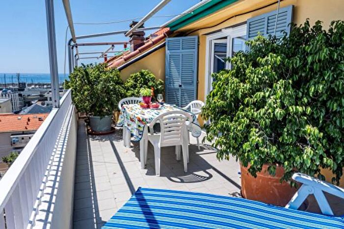 Appartamento quadrilocale in affitto in Via Gaetano Previati, Lavagna