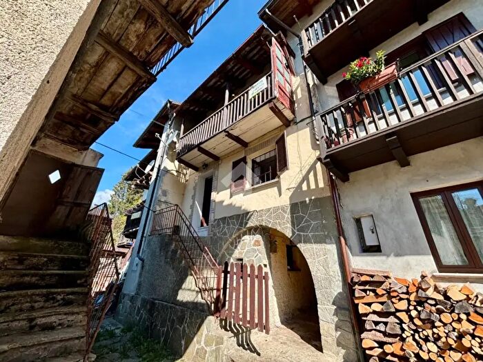 Casa quadrilocale in vendita in Via Guglielmo Marconi, Traversella