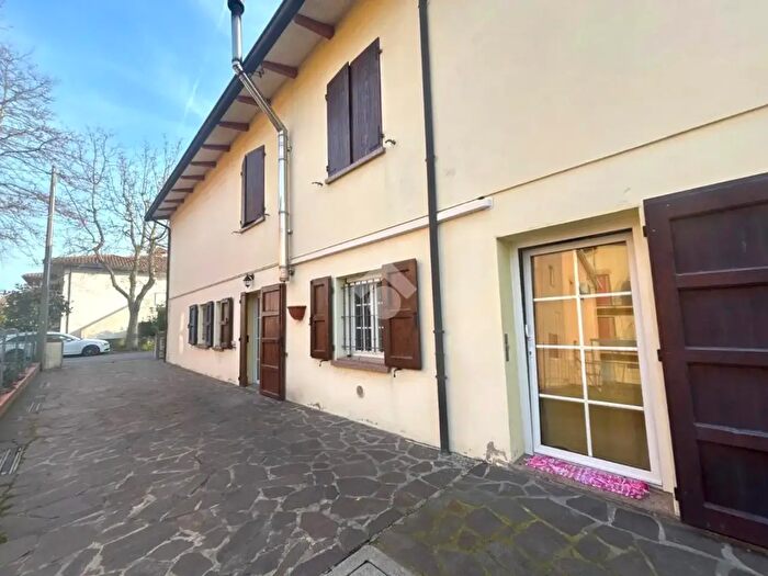Appartamento con 6 locali in vendita in Via delle Rose, Ravenna