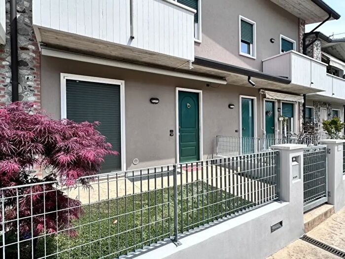 Appartamento quadrilocale in vendita in Via S Gregorio Barbarigo, Zane