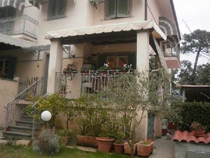 Appartamento quadrilocale in affitto in via buonarroti, Pietrasanta