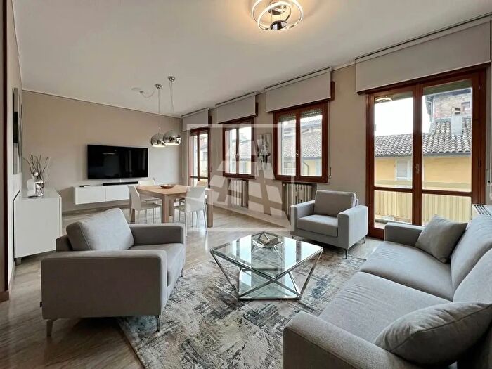 Appartamento trilocale in vendita in Via Cambiatori, Reggio Emilia