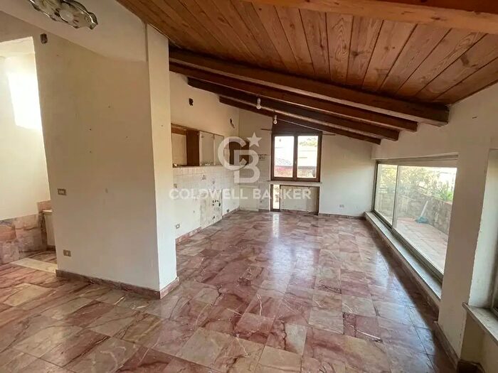 Appartamento con 6 locali in vendita in Piazza Sant'Onofrio, Palermo