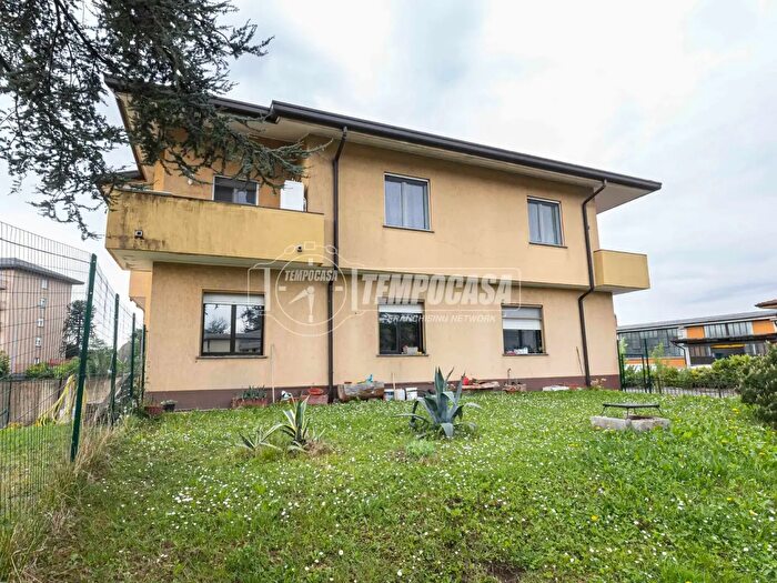 Appartamento quadrilocale in vendita in Via Ingegner Rinaldo Cabella Lattuada, Annone Di Brianza