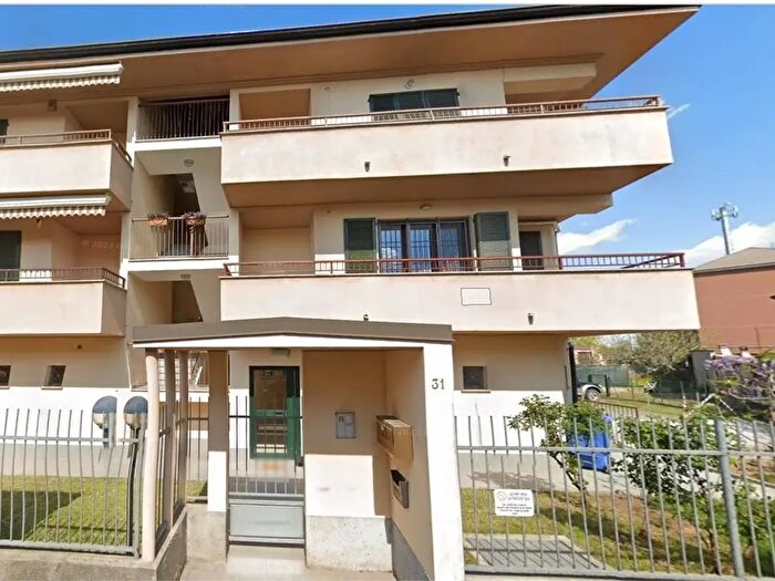 Appartamento trilocale in affitto in Via Roma, Mediglia