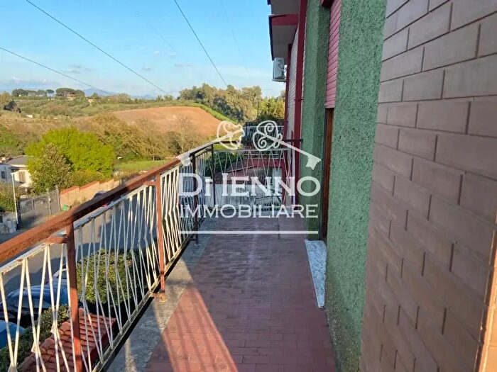 Appartamento trilocale in vendita in Via Pedrengo, Roma