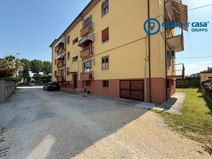 Appartamento quadrilocale in vendita in Via Cordella, Adria