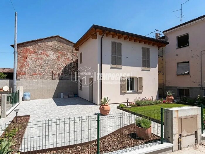 Casa trilocale in vendita in Via II Giugno, Borgonovo Val Tidone