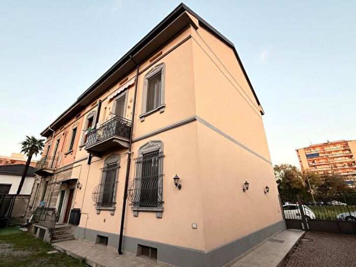 Appartamento trilocale in vendita in Via Ettore Fieramosca, Gallarate