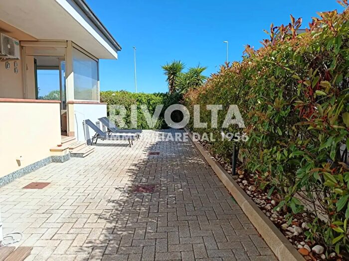 Appartamento quadrilocale in vendita in Via Giovanni Bertolena, Orbetello