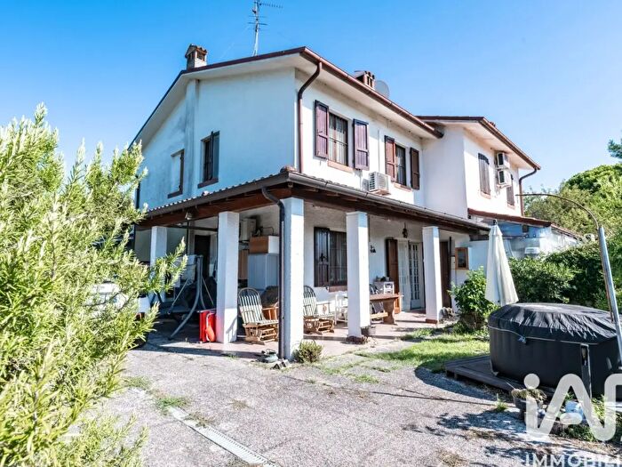 Casa con 5 locali in vendita in Viale Libia, Comacchio