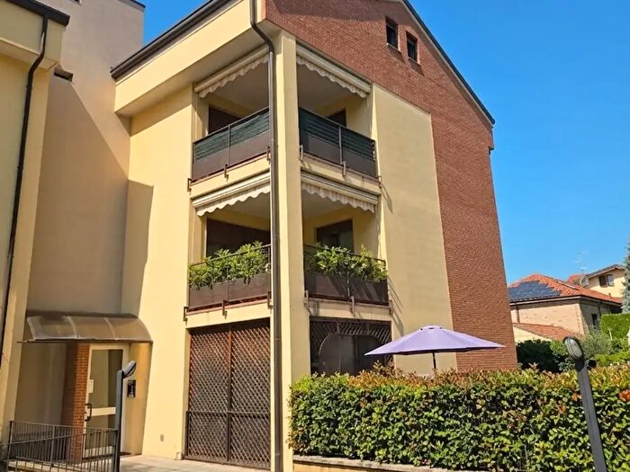 Appartamento trilocale in vendita in Via Ada Negri, Carugo