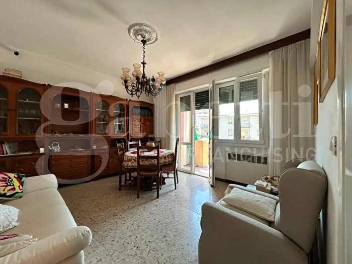 Appartamento con 5 locali in vendita in Via Lodovico Frati, Bologna