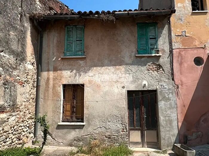 Casa bilocale in vendita in Via Sinigaglia, Castiglione Delle Stiviere