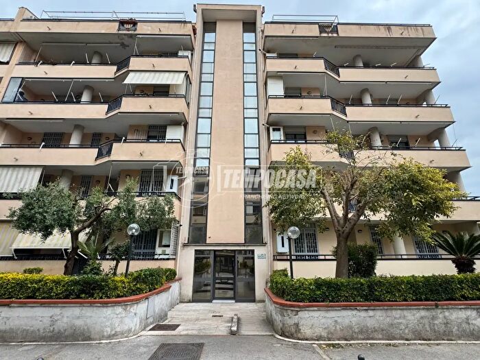 Appartamento quadrilocale in vendita in Via Antonio Niccolini, Caserta
