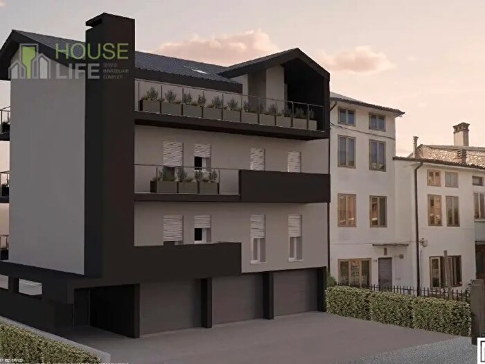 Appartamento con 5 locali in vendita in Magrè, Schio