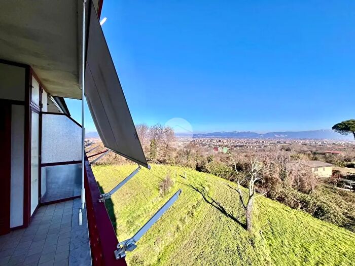 Appartamento trilocale in vendita in Via Vicinale Margherita, Napoli