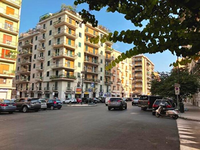 Appartamento con 5 locali in vendita in Via Fulcieri Paolucci De Calboli, Palermo