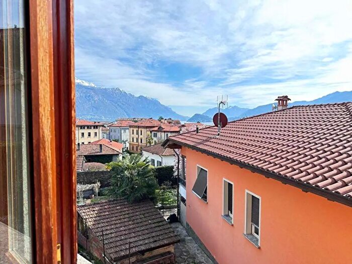 Appartamento quadrilocale in vendita in Via Cheglio, Menaggio