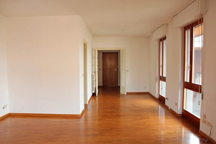 Appartamento trilocale in affitto in Seravezza Querceta, Seravezza