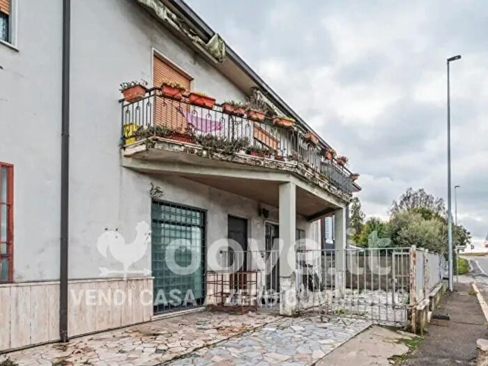 Casa con 6 locali in vendita in Via Sommacampagna, Verona