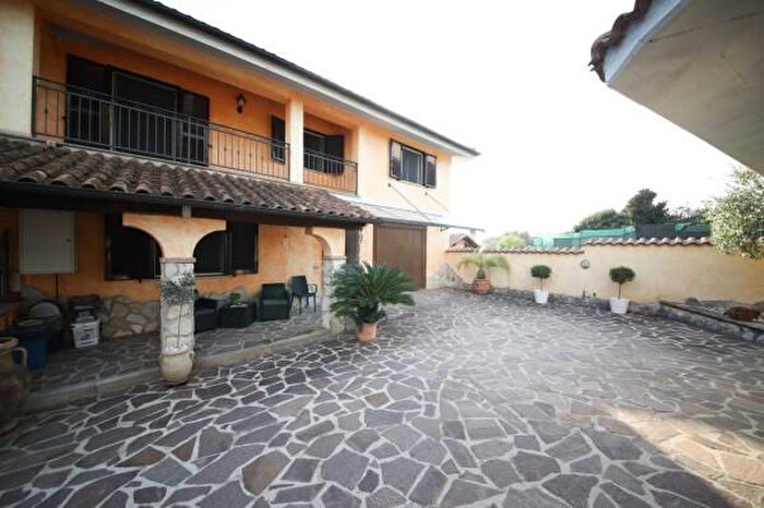 Appartamento trilocale in vendita in Via Colle Cannetaccia, Valmontone