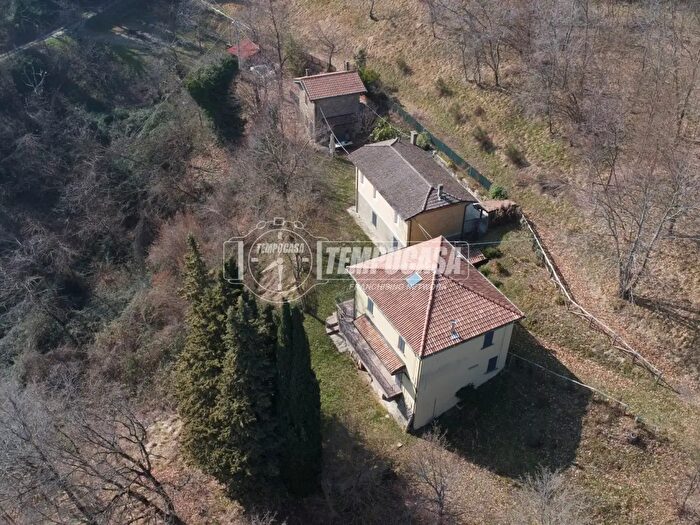 Casa quadrilocale in vendita in Via Giugnano, Gaggio Montano
